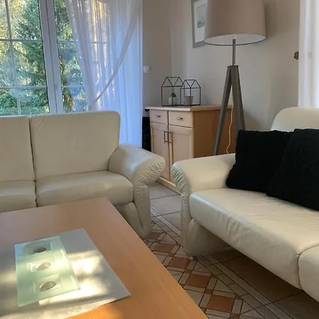 Dom Przy Lesie Nad Jeziorem Nyaraló